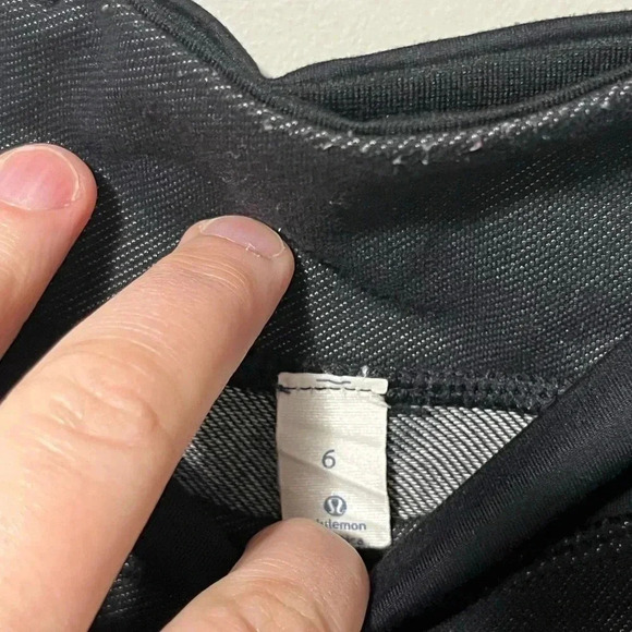 Lululemon Dignity  Mid Rise Crop - Picture 11 of 12